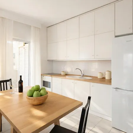 3br 300mts From The Lägenhet Peraía