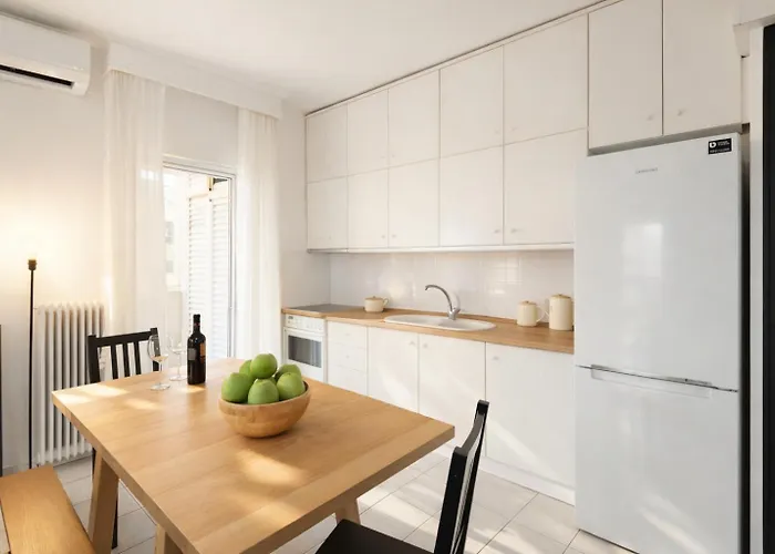 3br 300mts From The Lägenhet Peraía