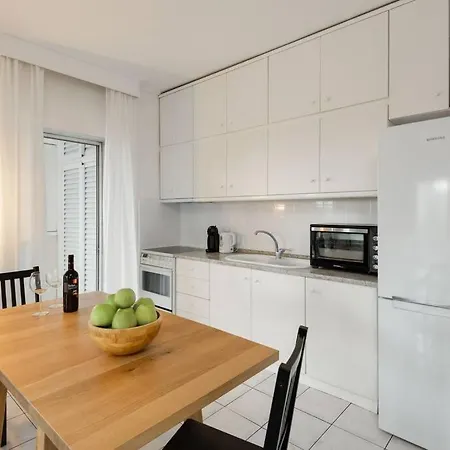 3br 300mts From The شقة Peraía