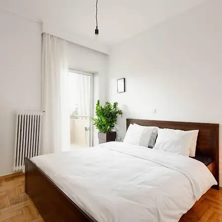 3br 300mts From The * Peraía