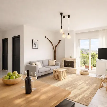 3br 300mts From The Peraía